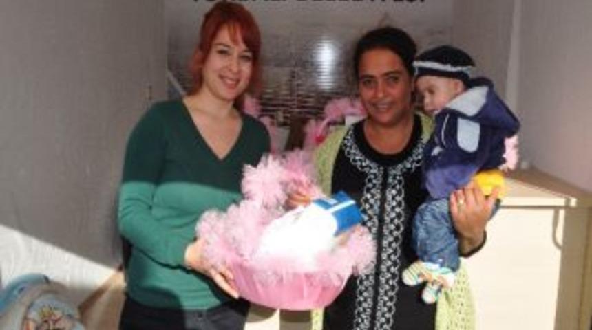 Torbalı Belediyesi’nden Yeni Doğum Yapan Annelere Hediye Paketi