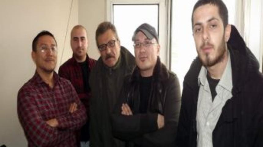 Eskişehirli Karikat&uuml;ristlerden Cam Kenarı Dergisi&rsquo;ne Ziyaret