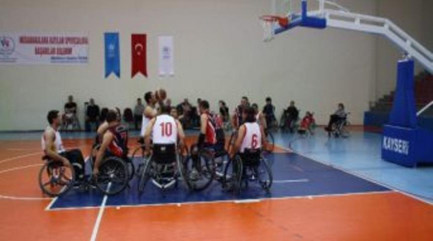 Tekerlekli Sandalye Mağlup Oldu