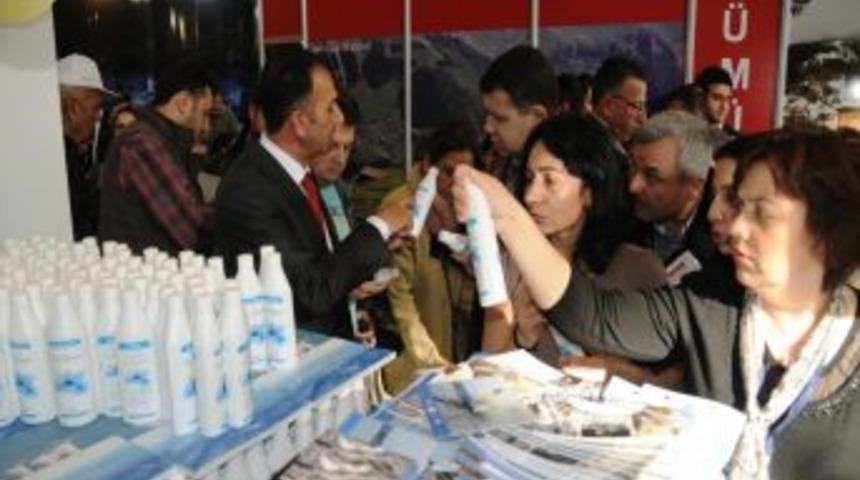 Van G&ouml;l&uuml; Suyuna Bayanlardan Yoğun Ilgi