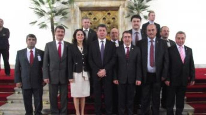 Balıkesir'de D&ouml;rt Belediye AK Parti'ye Katıldı