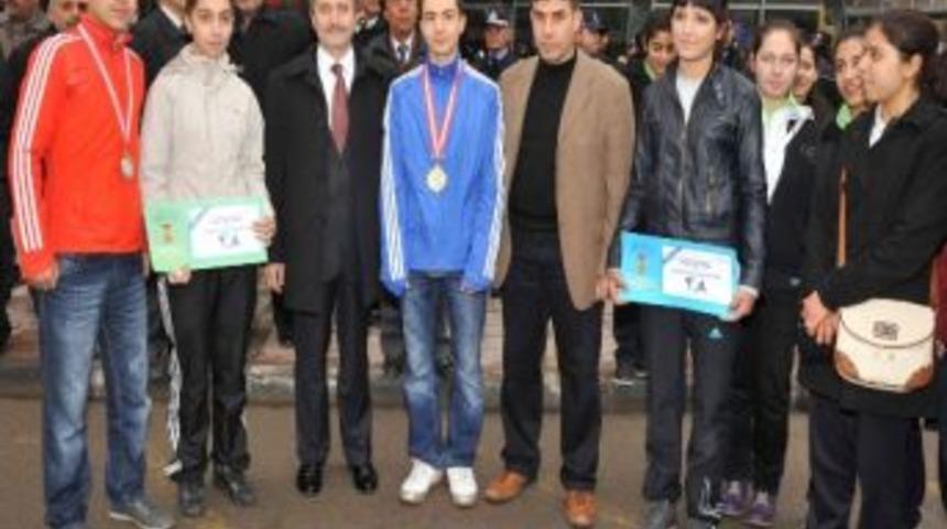 Şahinbey Belediyesi Teakwandocuları Madalyalarını Aldı