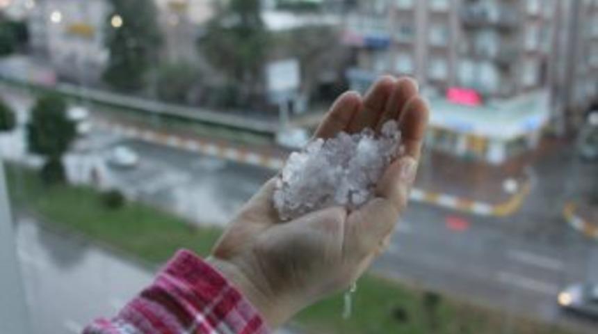 Antalya'da Aniden Bastıran Dolu Şaşırttı