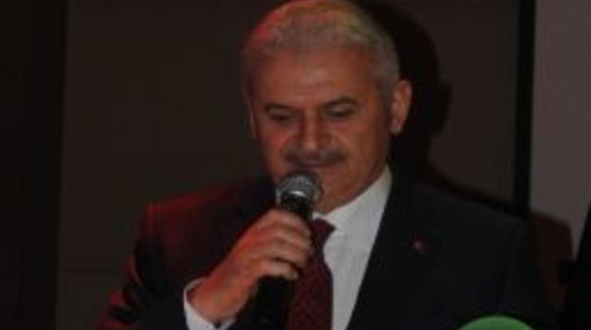 Ulaştırma Bakanı Yıldırım, İzmir&rsquo;de İt&uuml; Mezunlarının Yemeğine Katıldı