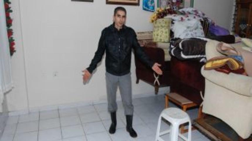 İzmir'de Sağanak Yağış Sonrası Ev Ve Işyerleri Su Altında Kaldı