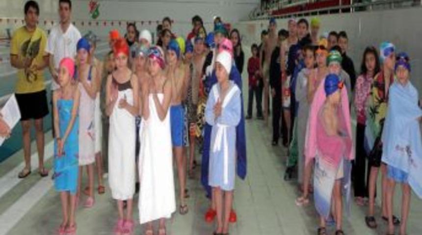 Takdir Belgesi Alan &Ouml;ğrenciler Havuzla &Ouml;d&uuml;llendiriliyor