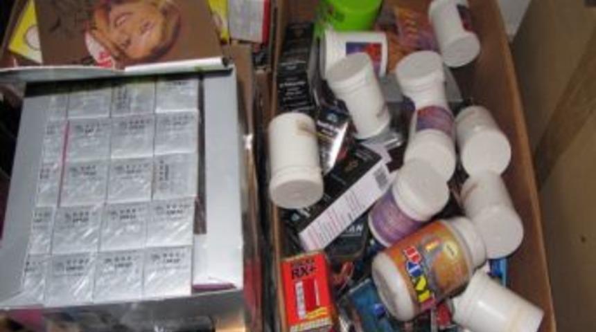 G&uuml;mr&uuml;k Ka&ccedil;ağı Cinsel I&ccedil;erikli 20 Bin Madde Ele Ge&ccedil;irildi