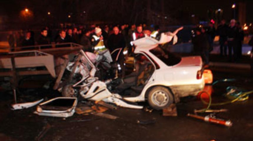 Başkent'te kaza; 2 &ouml;l&uuml;, 2 yaralı