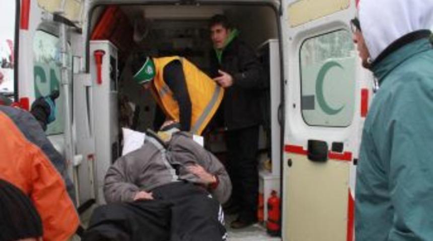 Uludağ'da, Turisti Kayak Sopasıyla Yaraladı