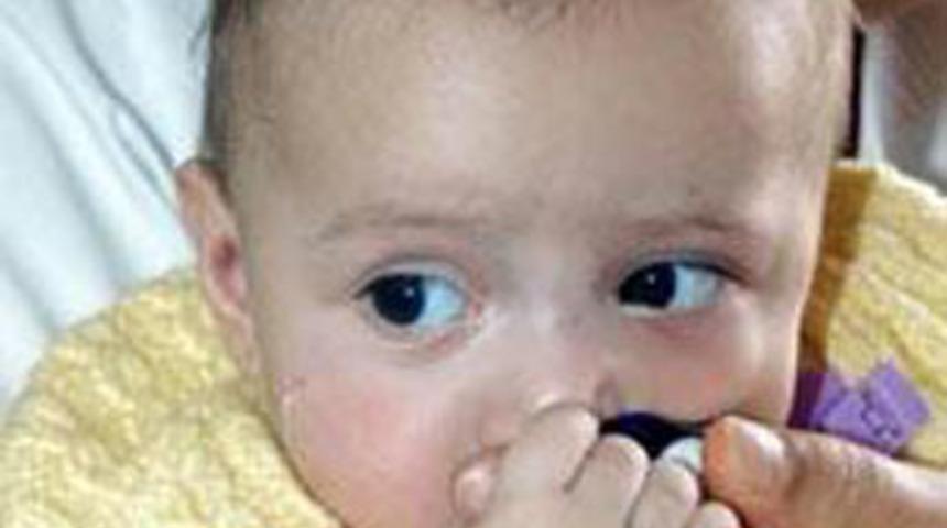 3 aylık bebeği d&ouml;v&uuml;p terkettiler