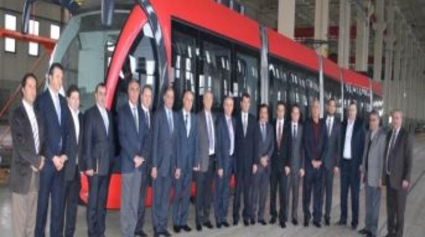 Iraklı Bakan Yerli Tramvaya Hayran Kaldı