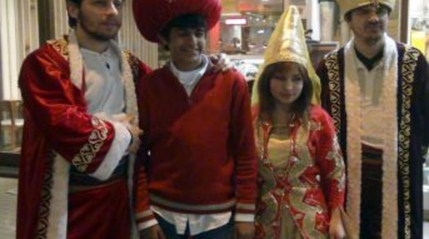 Padişah Kıyafetiyle Turist Avı