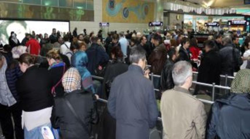Atat&uuml;rk Havalimanı&rsquo;nda Tatil Yoğunluğu