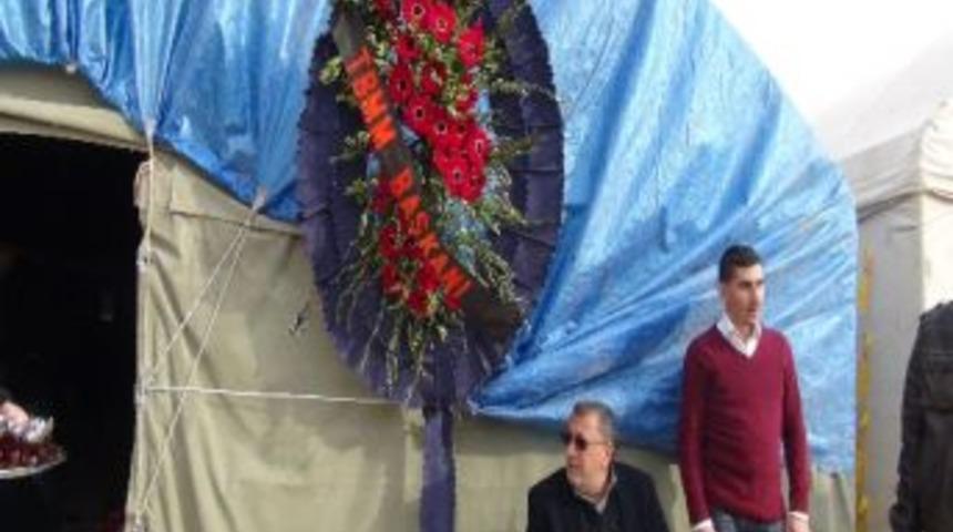 Vefat Eden Eski Milletvekilinin Taziye &Ccedil;adırına Tbmm Tarafından Siyah &Ccedil;elenk G&ouml;nderildi