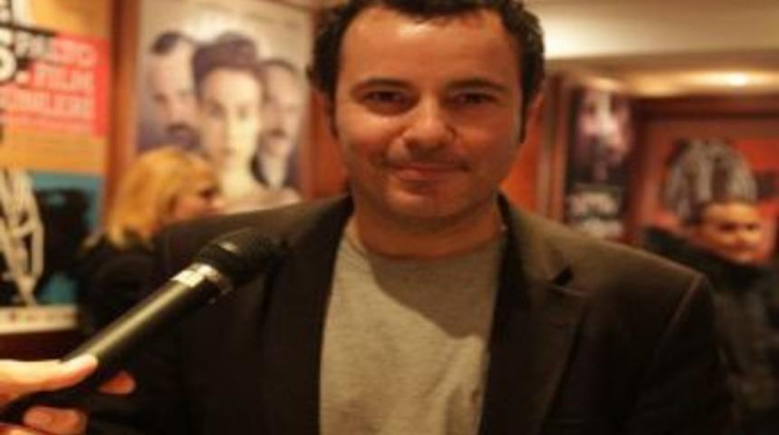 Dekan, Galatasaray &Uuml;niversitesi &Ouml;ğrencilerini Kendi &Uuml;niversitesine &Ccedil;ağırdı