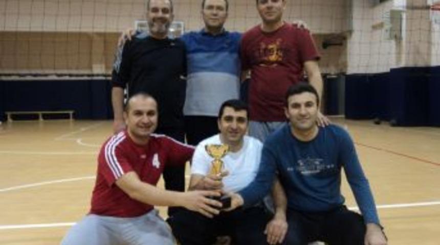 G&uuml;zide Hanım İlk&ouml;ğretim Okulu'nda Veliler Arası Voleybol Turnuvası