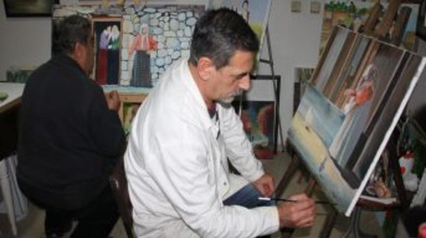 Emekli Iş&ccedil;ilerden 'Kadın, Yaşam Ve Sevgi' Konulu Resim Sergisi