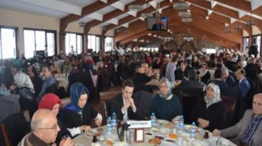 Ak Parti&rsquo;den &Ouml;z&uuml;rl&uuml;lere 101 Ak&uuml;l&uuml; Sandalye