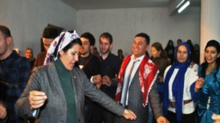 Chp'li Sakine &Ouml;z Selendi'de D&uuml;ğ&uuml;ne Katıldı