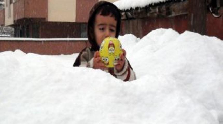 Bitlis&rsquo;te Kar Yağışı Yeniden Etkili Oluyor