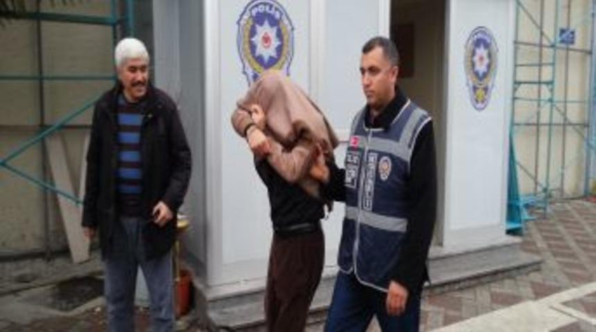 &Ouml;len Yakın I&ccedil;in 'hayır' Parası Dağıtacağını S&ouml;yleyerek 3 Kişiyi Dolandırdı