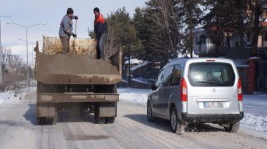 Doğuda Kış: Erzurum'da 194 K&ouml;y 34 Mezra Yolu Kapandı