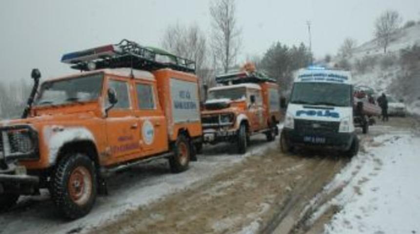 Kar Altında Kayıp 2 Kişinin Aranmasına Devam Ediliyor