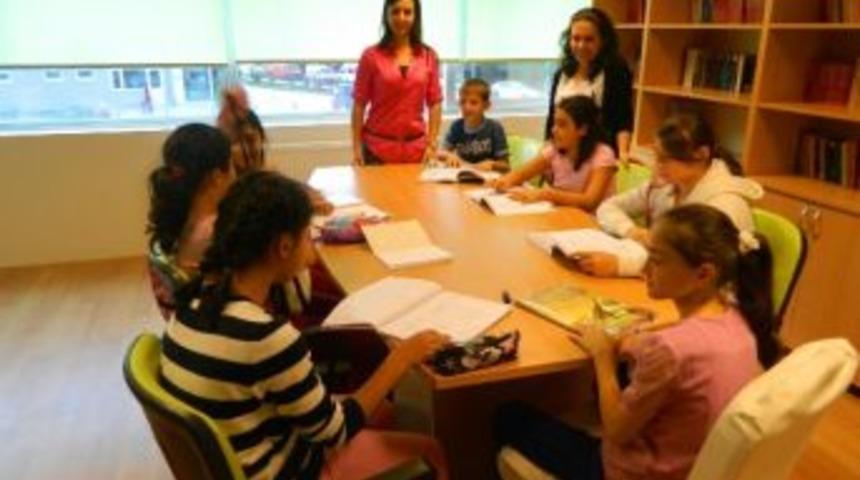 İzmit Belediyesi&rsquo;nden &Ouml;ğrencilere &Uuml;cretsiz Eğitim