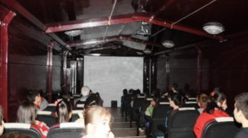 Sinema &Ccedil;ocukların Ayağına Gidiyor