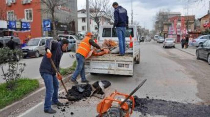 Yollardaki &Ccedil;ukurlara Dolgu Yapıldı