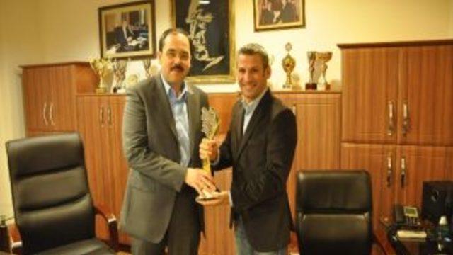 Erbay’dan En Büyük Kupa Başkan Ayaz’a