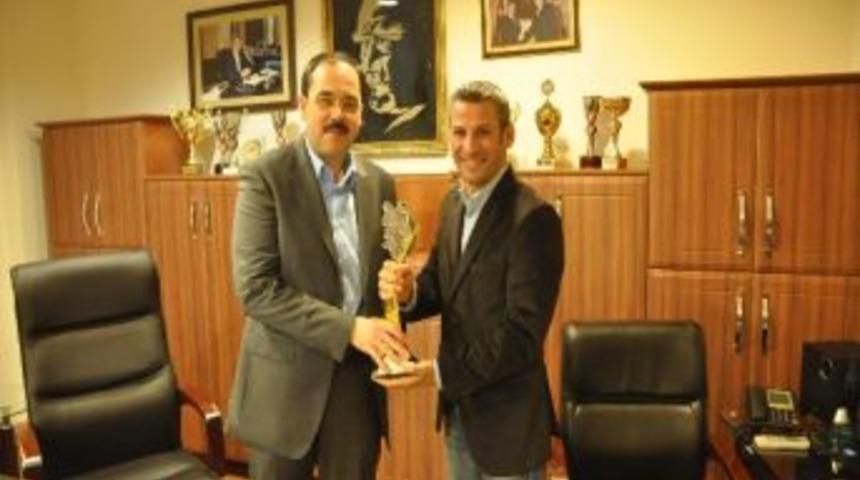 Erbay’dan En Büyük Kupa Başkan Ayaz’a