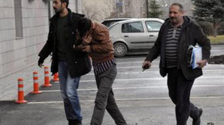 Mahalle Sakinleri Market Hırsızlarını Ihbar Etti, Polis 5 Ş&uuml;pheliyi Yakaladı
