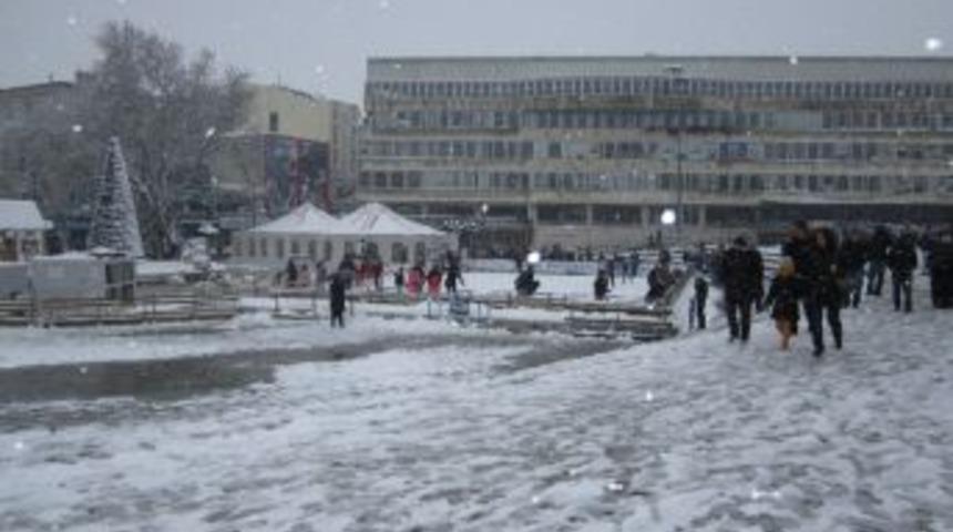 L&uuml;leburgaz Kar Altında