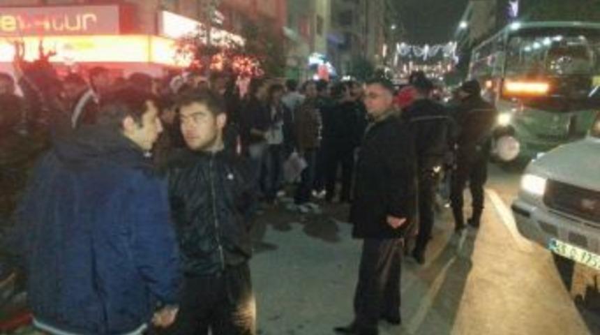 Beşiktaşlı Taraftarlar Manisa&rsquo;da Galip Gelmiş Gibi Sevindi