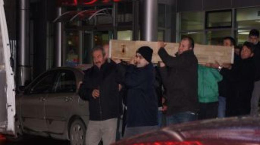 Gazdan Zehirlenen Anne Ve 4 &Ccedil;ocuğunun Cenazesi Adli Tıpa G&ouml;t&uuml;r&uuml;ld&uuml;