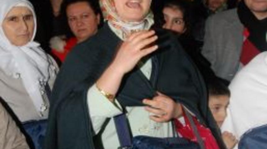 Umre'ye Gidecek 92 Kişi Şirket Vize Yaptırmayınca Havaalanında Kaldı