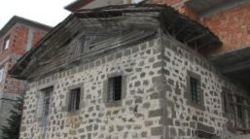 “baba Evidir” Dedi Yıkamadı Evin Üzerinde Ev Yaptı