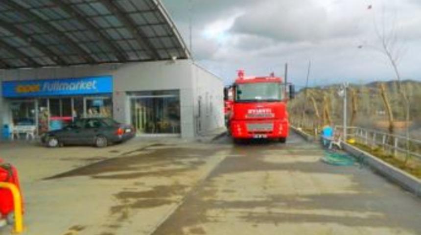 Benzinlik yanıyor ihbarı itfaiyeyi alarma ge&ccedil;irdi