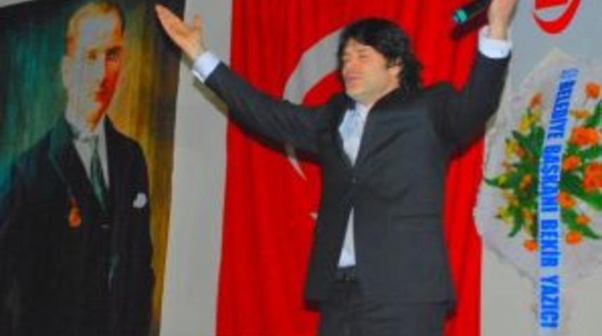 Peygamber sevgisi spor salonunu doldurup taşırdı