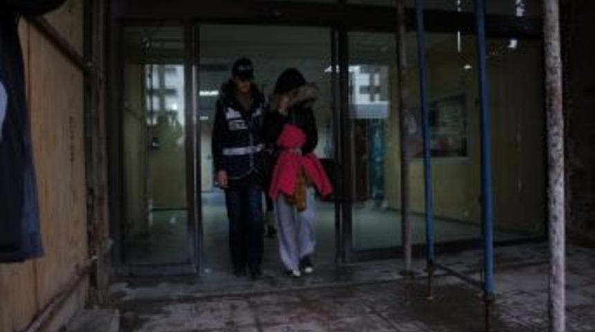 Uyuşturucudan G&ouml;zaltına Alınan &Uuml;nl&uuml;ler Adliyeye Sevk Edildi