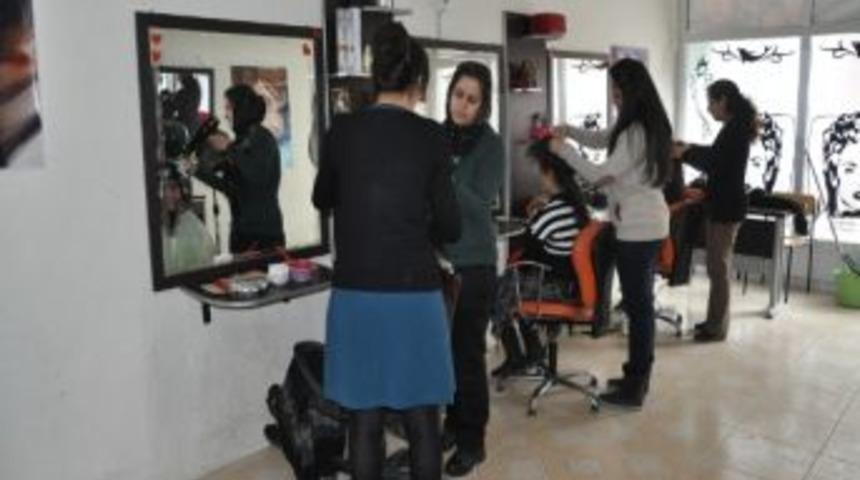 Kuaf&ouml;rl&uuml;k Kursuna Bayanlardan Yoğun İlgi