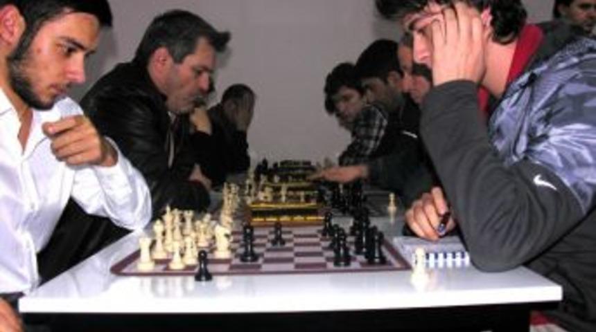 Satran&ccedil; Oyuncuları 3 Kategoride Yarıştı