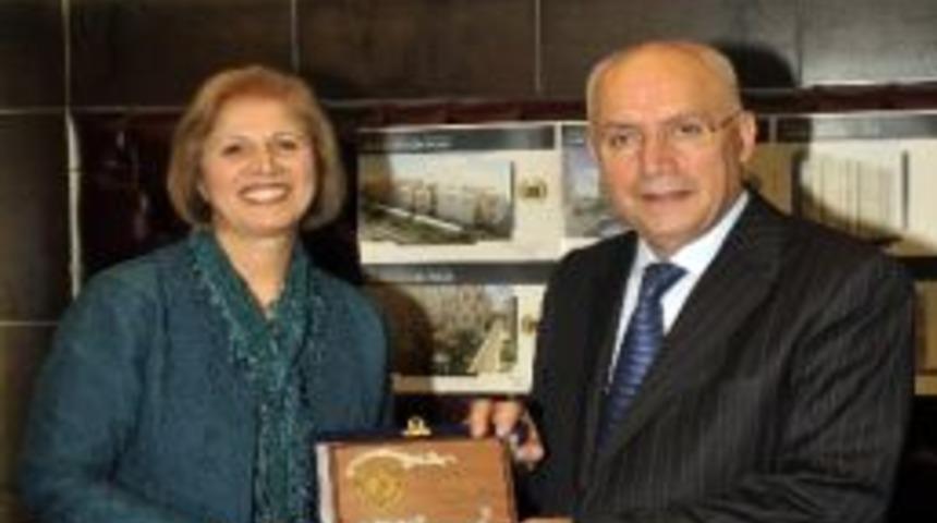 Kadınlarından Yenimahalle Belediye Başkanı Yaşar&rsquo;a Ziyaret