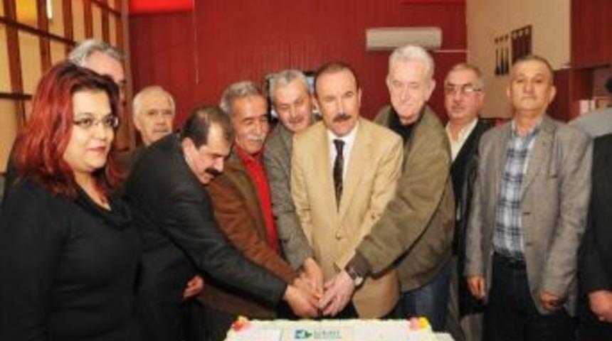 İzmit Belediyesi'nden 100 Kişilik Doğum G&uuml;n&uuml; Kutlaması