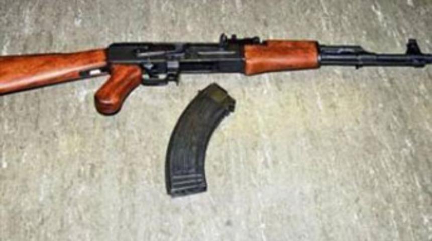 Diyarbakır'da otomobili taradılar:2 &ouml;l&uuml;