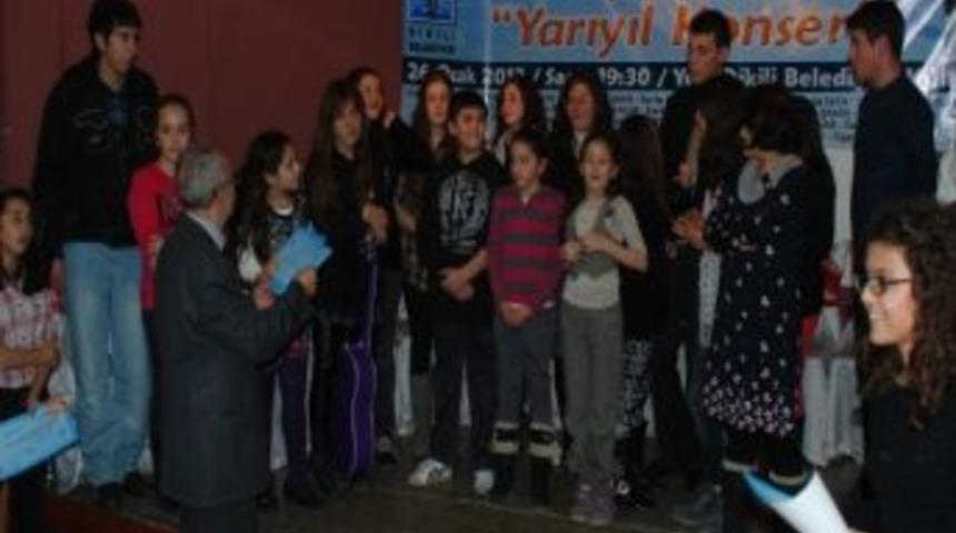 Dikili Belediyesi Gitar &Ccedil;ocuklarından Yarıyıl Konseri