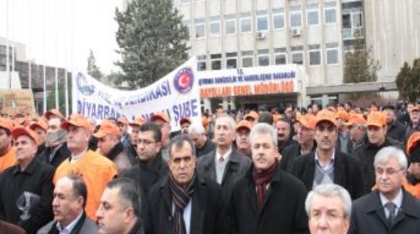 T&uuml;rkiye Yol-iş Sendikası'ndan 'taşeron İş&ccedil;i' Protestosu