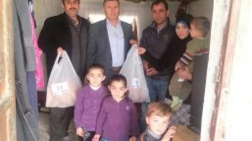 Suriyeli M&uuml;ltecilere 5 Bin Ekmek Dağıtıldı