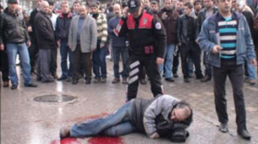 Gazeteci g&ouml;z g&ouml;re g&ouml;re &ouml;ld&uuml;